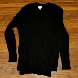 Women's sweater. tunic style crew neck. black.